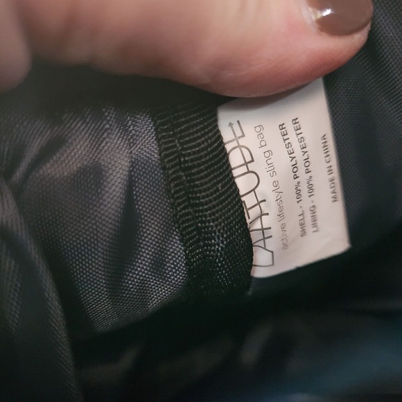 Fitkicks Latitude‎ Active Lifestyle Sling Bag Backpack Red - Picture 9 of 9